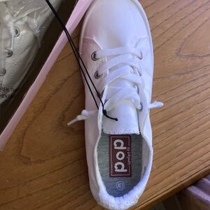 Women’s slip on white sneakers new in box size 6.5